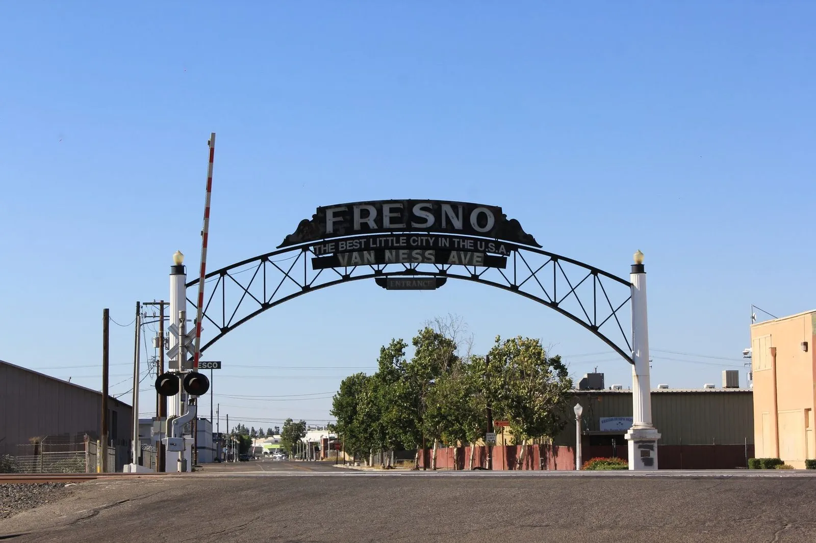 A lit gateway arch spanning a street in downtown Fresno